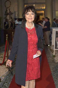 Theaterpremiere 'Der eingebildet Kranke' und 90. Geburtstag von Dieter Hallervorden in Berlin