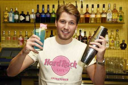 Pinktober Aktion im Hard Rock Cafe Berlin