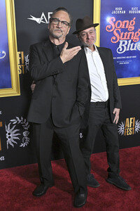 Closing Ceremony und Filmpremiere 'Song Sung Blue', AFI Fest 2025 in Los Angeles