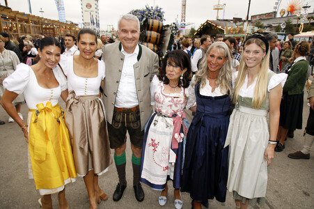 Regines Damenwiesn beim Oktoberfest 2025 in München