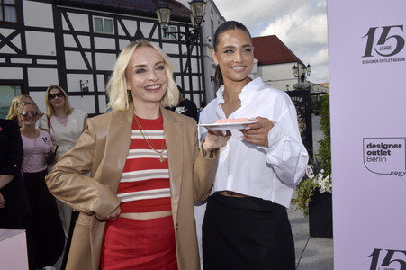 Photocall zum 15-jährigen Jubiläum des Designer Outlet Berlin in Wustermark