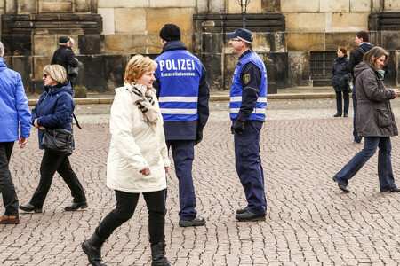 Gegendemonstration zu Pegida in Dresden