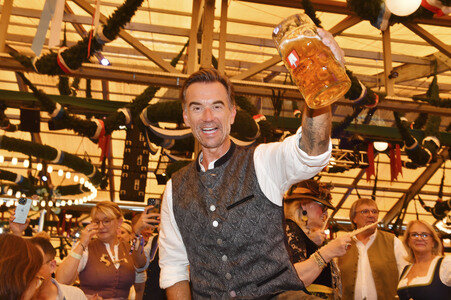 Wiesn Anstich im Schottenhamel Festzelt auf dem Oktoberfest 2025 in München