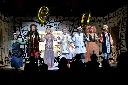 Theaterpremiere 'Der eingebildet Kranke' und 90. Geburtstag von Dieter Hallervorden in Berlin