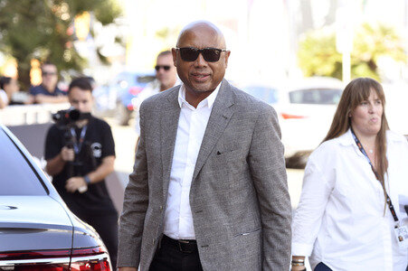 Ankunft von Raoul Peck auf dem San Sebastian International Film Festival 2025