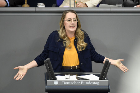 64. Sitzung des Deutschen Bundestages in Berlin