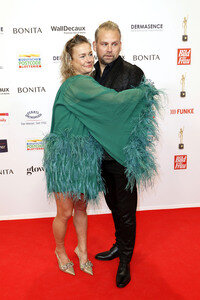 Goldene Bild der Frau 2025 in Hamburg