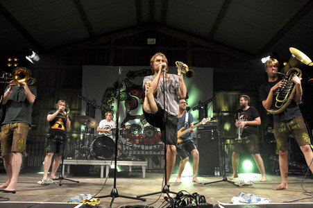 Konzert von LaBrassBanda in Grasbrunn