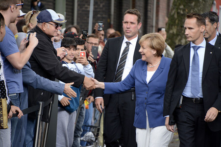 Angela Merkel besuch den Problemstadtteil Marxloh in Duisburg