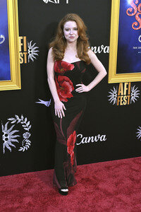 Closing Ceremony und Filmpremiere 'Song Sung Blue', AFI Fest 2025 in Los Angeles