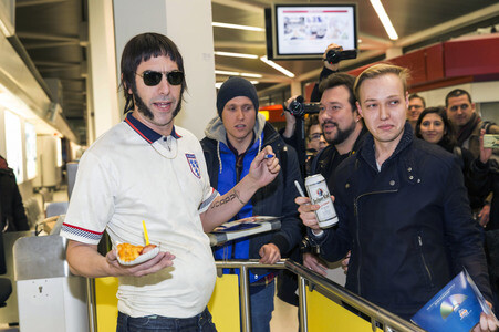 Sacha Baron Cohen bei seiner Ankunft in Berlin-Tegel