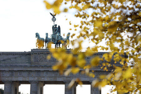 Das Brandenburger Tor in Berlin im Herbst