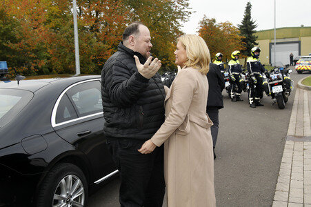 Julia Klöckner beim Besuch der Artillerieschule der Bundeswehr in Idar-Oberstein
