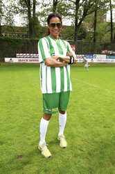 Charity-Fußballspiel 'Kicken mit Herz' in Hamburg