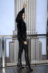 Empire State Building Lighting Ceremony mit Adriana Lima in New York