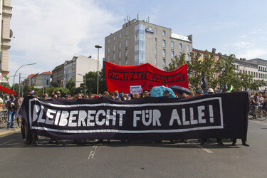 Demonstration für das Bleiberecht der Flüchtlinge aus der Gerhart-Hauptmann-Schule, Berlin