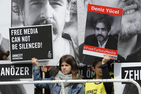 Demonstration für die Freilassung der in der Türkei inhaftierten Journalisten in Berlin