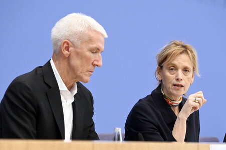 Bundespressekonferenz 'Seniorinnen und Senioren in der digitalen Welt' in Berlin