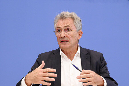 Bundespressekonferenz 'Sondervermögen für Infrastruktur - Mit Geld alleine kann man nicht bauen!' in Berlin