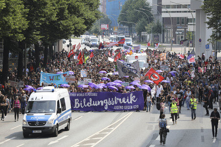 Demonstration 'Bildungsstreik - Jugend gegen G20' in Hamburg
