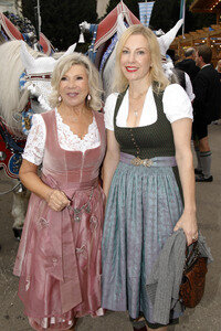 Regines Damenwiesn beim Oktoberfest 2025 in München