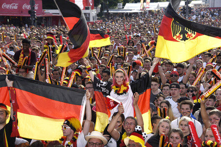 Fanmeile beim UEFA-Fußball-Europameisterschaft 2016 Spiel Deutschland gegen Nordirland in Berlin
