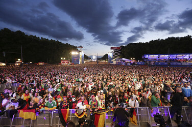 WM-Fanmeile beim Spiel Deutschland gegen Ghana, Berlin