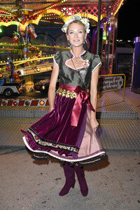 Almauftrieb in Käfers Wiesn-Schänke auf dem Oktoberfest 2018 in München