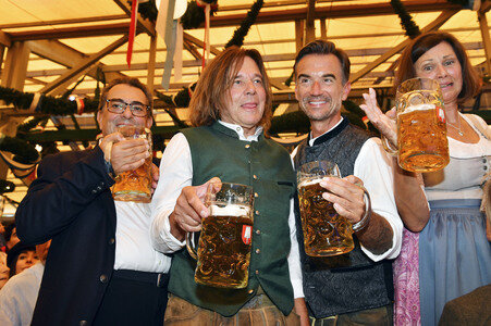 Wiesn Anstich im Schottenhamel Festzelt auf dem Oktoberfest 2025 in München