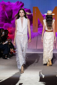Lola Casademunt by Maite Fashion Show auf der Mercedes-Benz Fashion Week Madrid