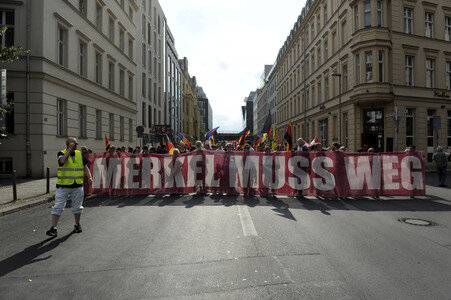 'Merkel muss weg' Demo in Berlin