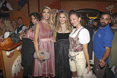 Cathy Hummels Wiesn-Bummel beim Oktoberfest 2026 in München