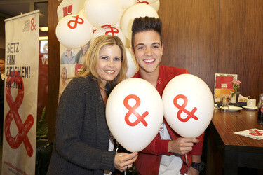 DKMS-Registrierungs- und Informationsstand zum World Blood Cancer Day, Berlin