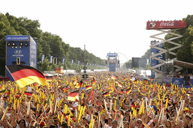 WM-Fanmeile beim Spiel Deutschland gegen Portugal, Berlin