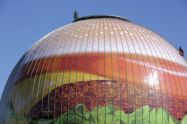 Zeiss-Großplanetarium wird zum 30m großen Burger, Berlin