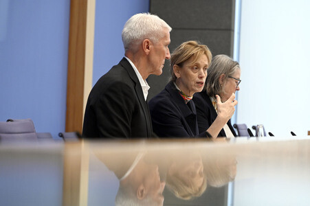 Bundespressekonferenz 'Seniorinnen und Senioren in der digitalen Welt' in Berlin