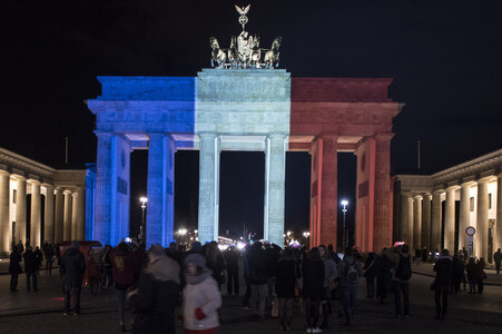 Berlin in Trauer um Opfer der Terroranschläge in Paris