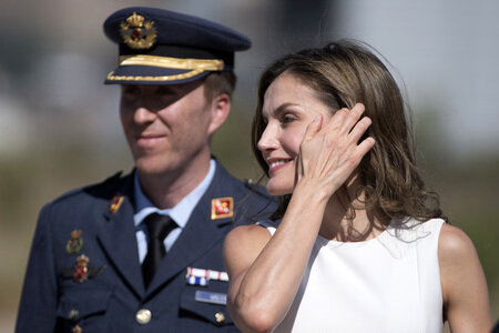 Königin Letizia und König Felipe beim Abflug am Flughafen Madrid-Barajas