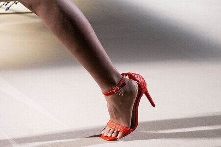 Lola Casademunt by Maite Fashion Show auf der Mercedes-Benz Fashion Week Madrid