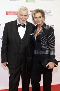 Goldene Bild der Frau 2025 in Hamburg