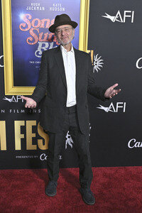 Closing Ceremony und Filmpremiere 'Song Sung Blue', AFI Fest 2025 in Los Angeles