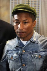 Pharrell Williams beleuchtet das  Empire State Building, New York