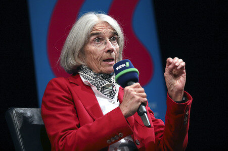 Donna Leon und Annett Renneberg beim lit.Cologne Spezial 2017 in Köln