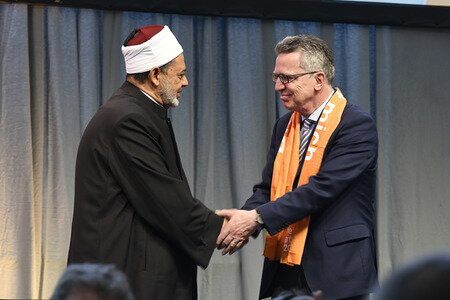 De Maizière und al-Tayyeb auf dem 36. Deutschen Evangelischen Kirchentag in Berlin