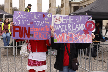 Kundgebung 'Es reicht! Sexualisierte Gewalt stoppen' in Berlin