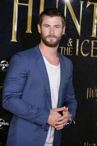 Photocall zu 'The Huntsman & the Ice Queen' in Hamburg