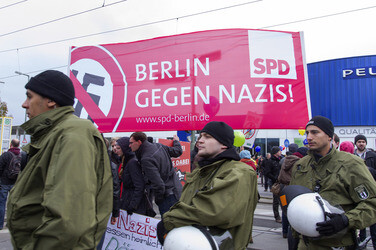 Gegen-Demo zur Neonazi-Demo gegen Flüchtlinge, Berlin
