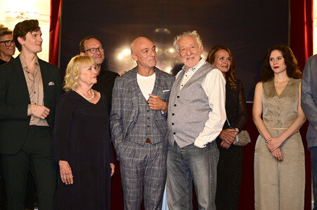 Theaterpremiere 'Der eingebildet Kranke' und 90. Geburtstag von Dieter Hallervorden in Berlin