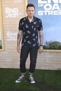 Filmpremiere 'The End of Oak Street' in Burbank