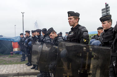 Französische Polizei räumt Flüchtlingslager bei Calais